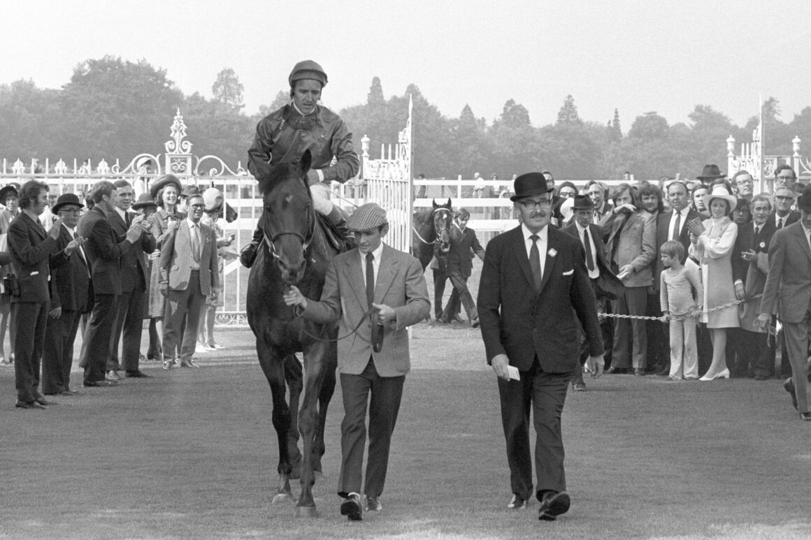 Brigadier Gerard wins the King George VI and Queen Elizabeth Stakes